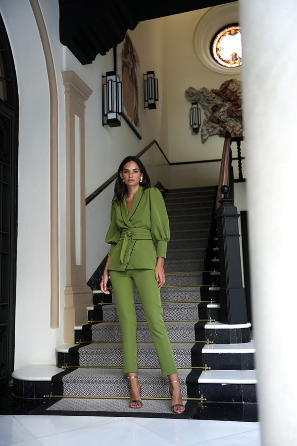 TRAJE OLIVA